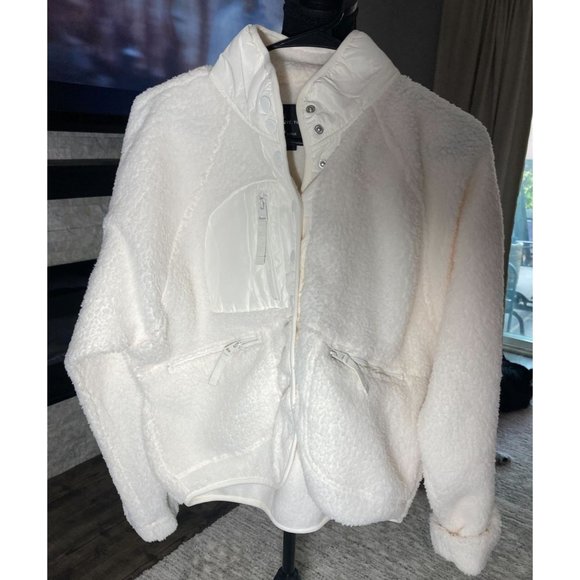 NWT-Love Tree- Size Large Sport Sweater Top- Womens-Retails: 45 - Picture 1 of 3